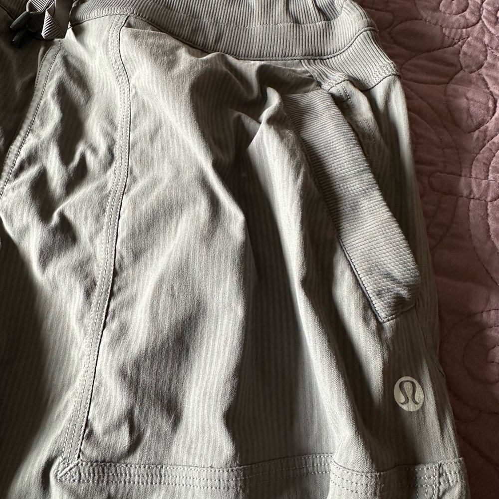 Lululemon Athletic Gray Drawstring Crop Outdoors … - image 4
